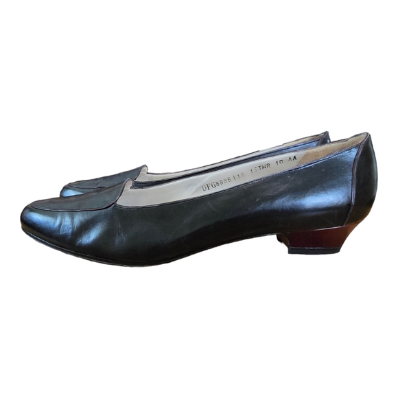 Salvatore Ferragamo Pumps - Picture 1 of 6